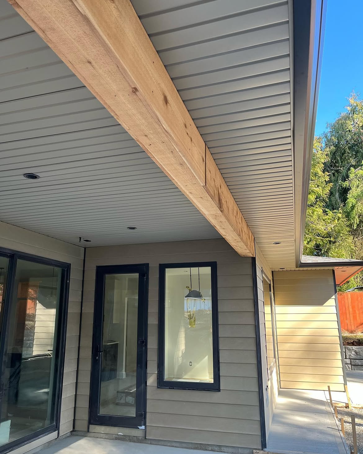 Aluminum soffit install